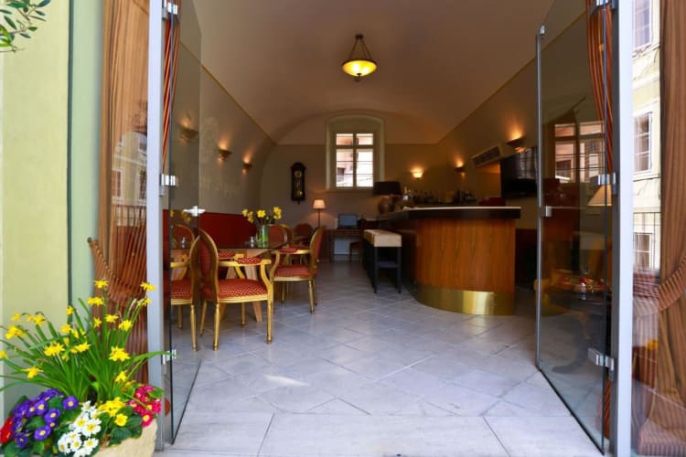 Lobby Bar